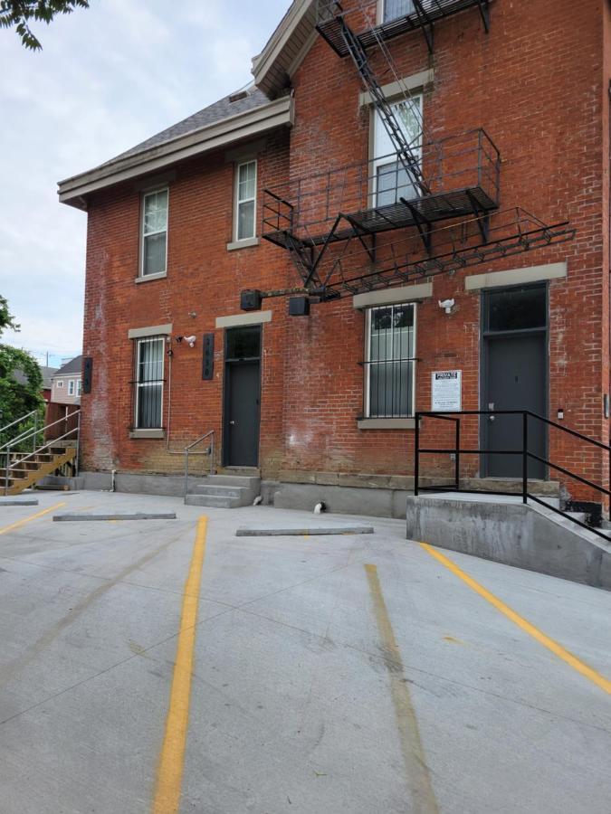 Spacious Industrial Split Level With A Balcony 신시내티 외부 사진